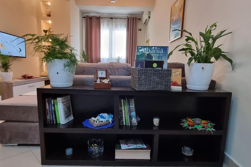 Bora Home Albania Me Vetsherbim 24 Ore Prane Liqenit Tirana Buitenkant foto